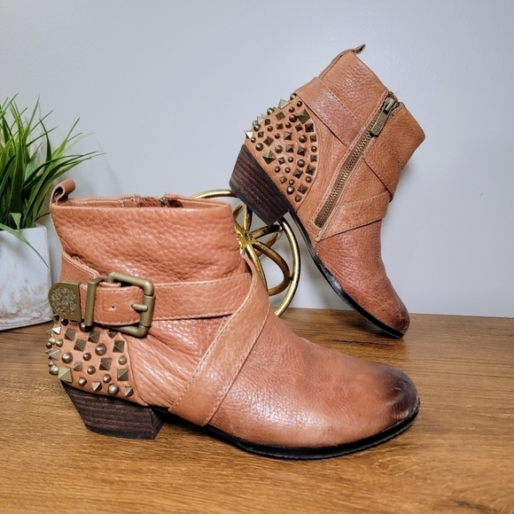 Vince Camuto Marcin Leather Studded Ankle Boots Booties Size 6.5 - Picture 6 of 16